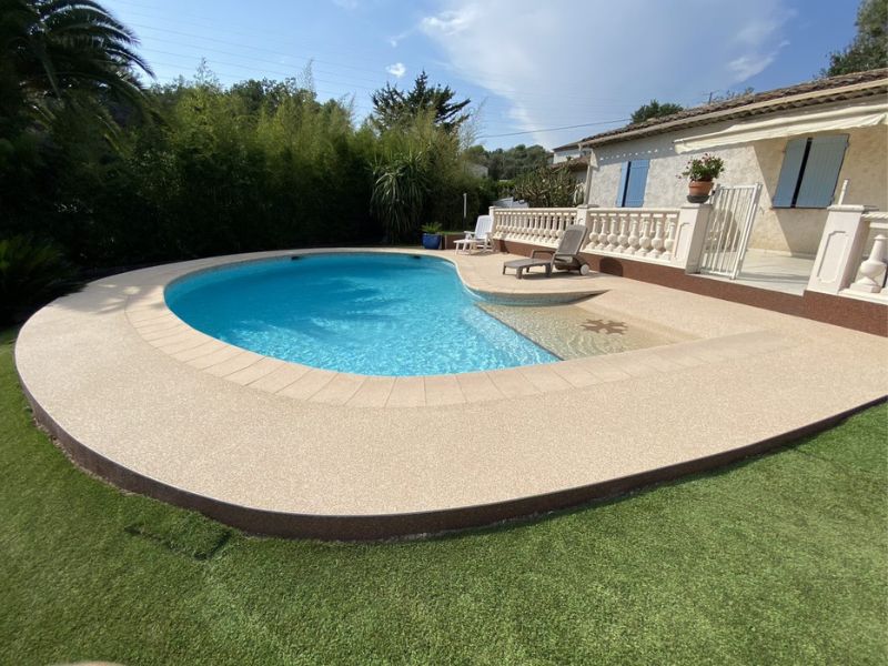 moquette de marbre drainante pour piscines